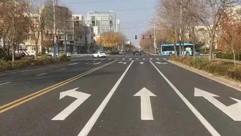 蘇州道路劃線多少錢一米造價(jià)？中穎價(jià)格合理