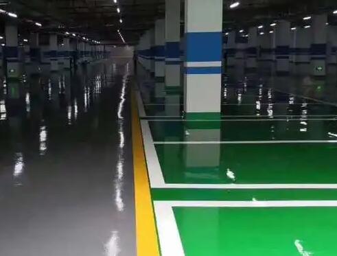 蘇州環(huán)氧地坪解析：地坪漆施工時(shí)怎么樣保護(hù)墻面、設(shè)備不被污染？