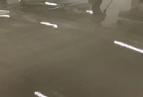 蘇州環(huán)氧地坪廠家分析水泥自流平的特點(diǎn)特點(diǎn)，水泥自流平地面哪家好?