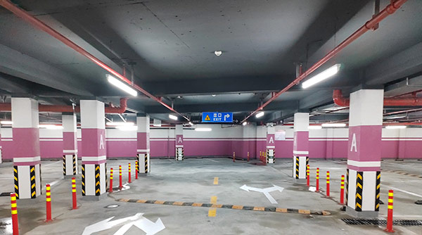 江蘇中穎某小區(qū)車(chē)庫(kù)劃線項(xiàng)目順利驗(yàn)收。