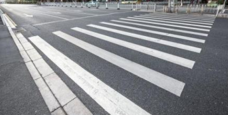 畫(huà)道路斑馬線需要什么資質(zhì)證書(shū)？確保交通安全的重要一步